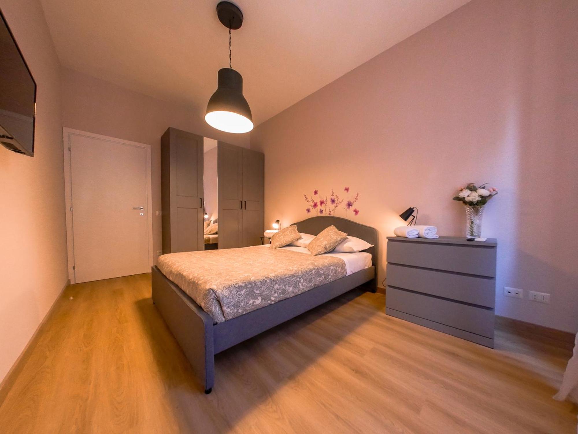 Chic Modern 2-Bedroom Near Metro Рим Экстерьер фото