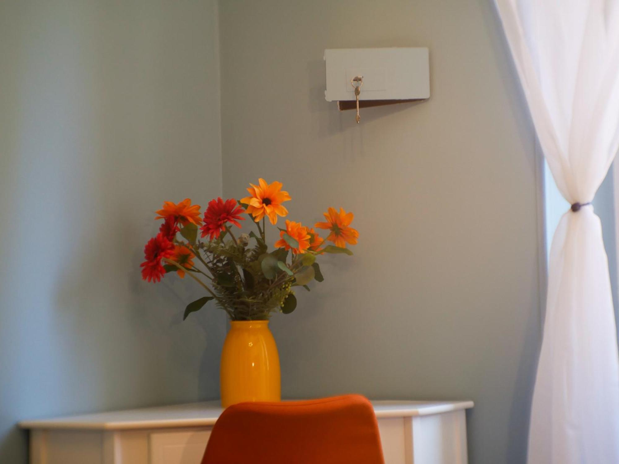 Chic Modern 2-Bedroom Near Metro Рим Экстерьер фото