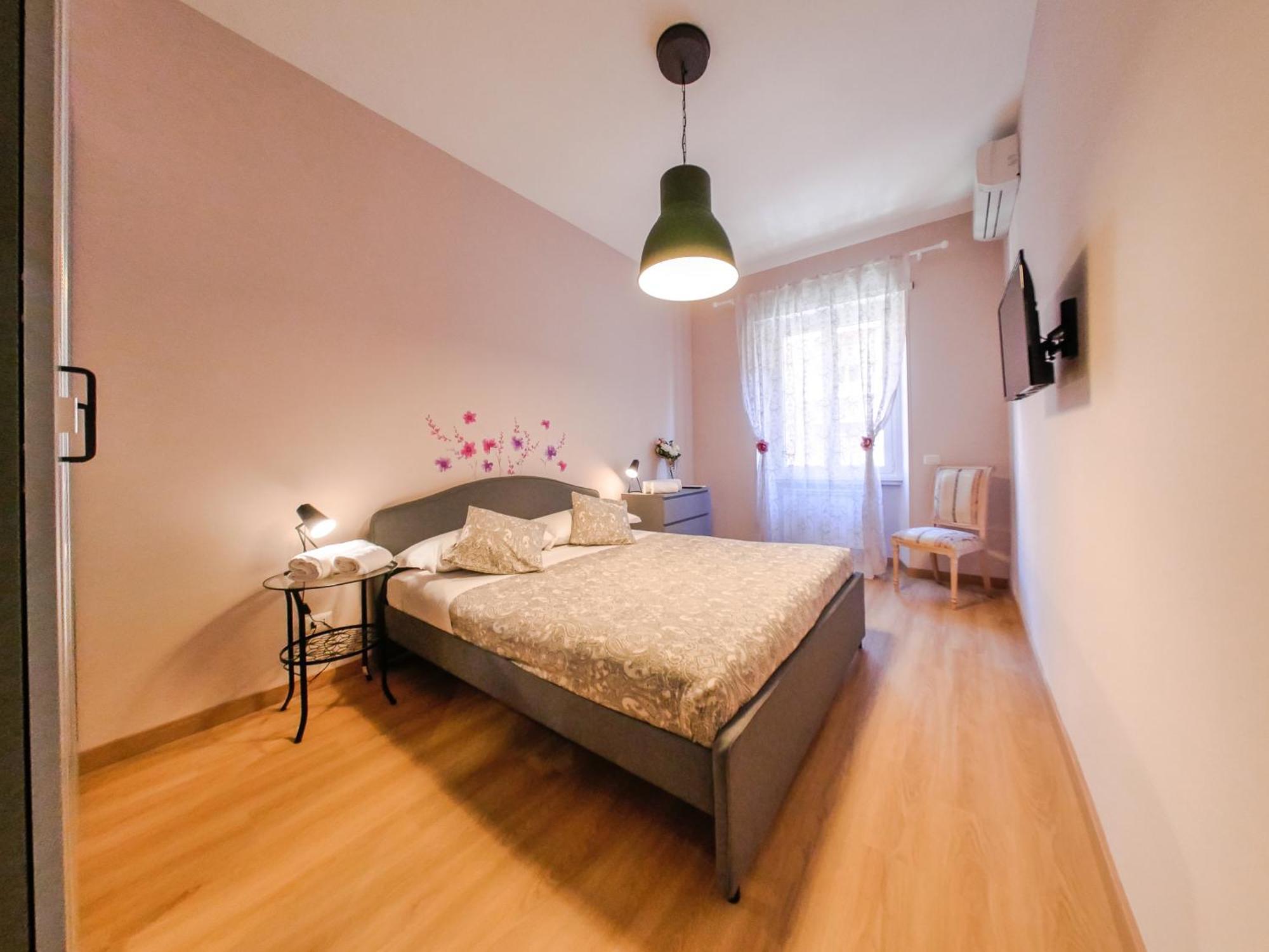 Chic Modern 2-Bedroom Near Metro Рим Экстерьер фото
