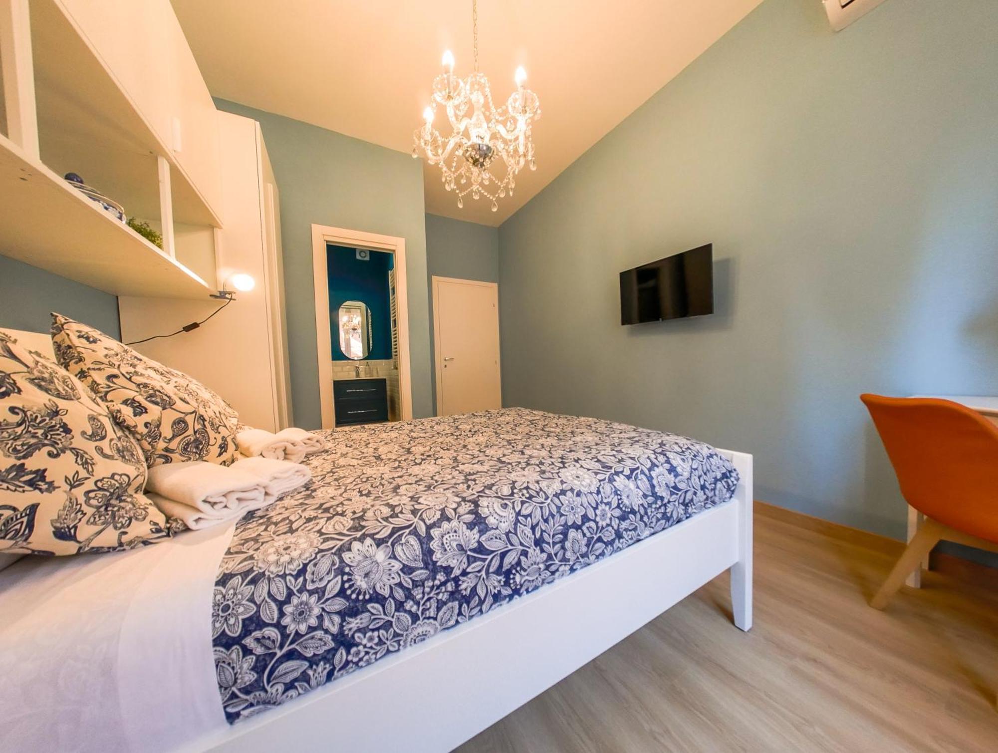 Chic Modern 2-Bedroom Near Metro Рим Экстерьер фото