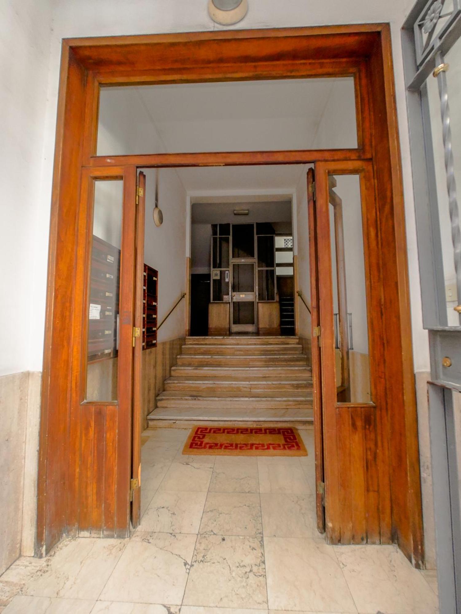 Chic Modern 2-Bedroom Near Metro Рим Экстерьер фото